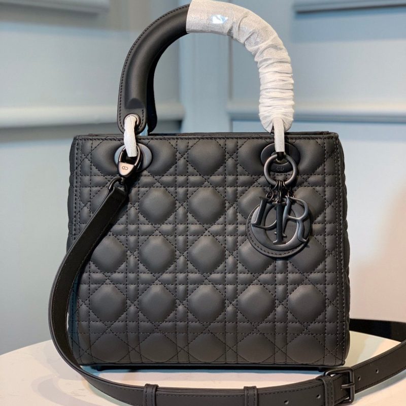 20200522_i1590157532_8834_0_jpg medium lady 24 black calfskin black hardware