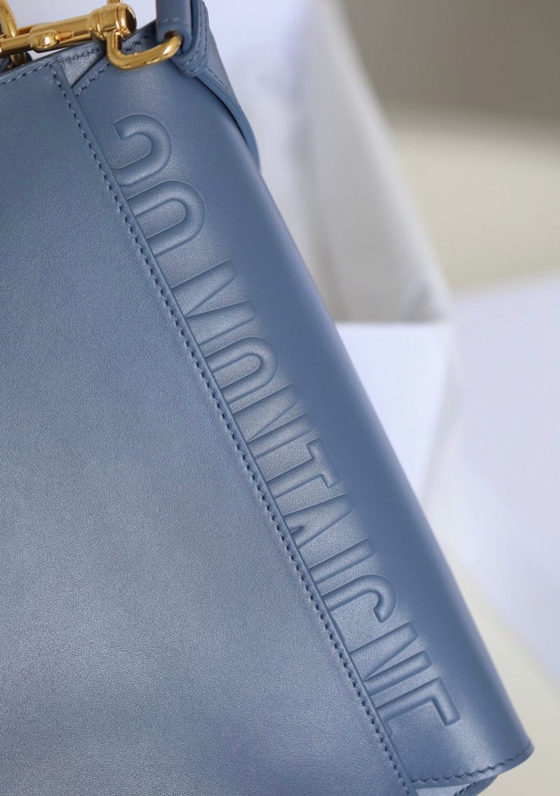 MEDIUM CD BOBBY 22CM BLUE CALFSKIN GOLD HARDWARE