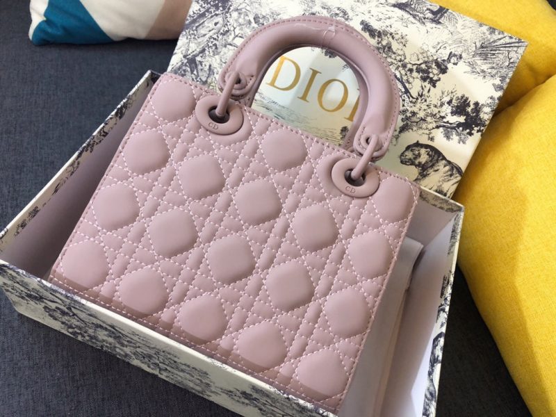 MEDIUM LADY 20 BAG IN LIGHT PINK CALFSKIN