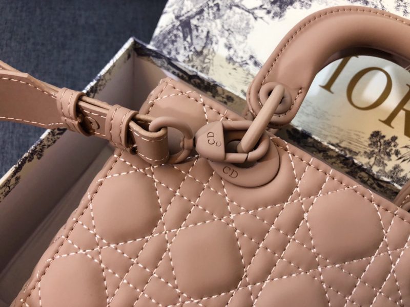 20201016_i1602792984_3415_3_jpg MEDIUM LADY 20 BAG IN CAMEL BROWN CALFSKIN