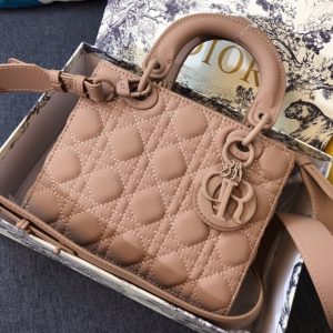 20201016_i1602792984_3476_1_jpg MEDIUM LADY 20 BAG IN CAMEL BROWN CALFSKIN