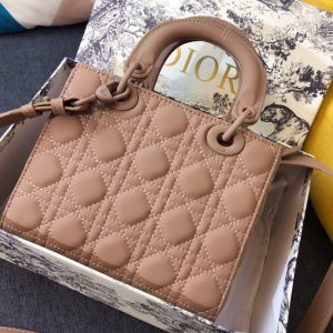 20201016_i1602792984_3583_2_jpg MEDIUM LADY 20 BAG IN CAMEL BROWN CALFSKIN