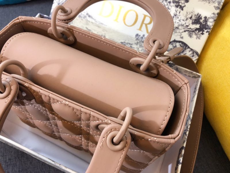 20201016_i1602792984_4896_7_jpg MEDIUM LADY 20 BAG IN CAMEL BROWN CALFSKIN