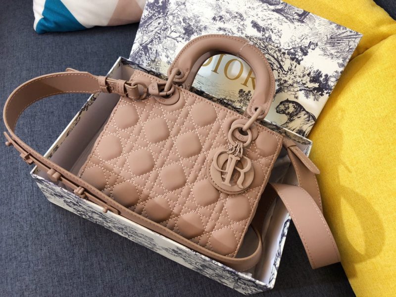 20201016_i1602792984_5633_0_jpg MEDIUM LADY 20 BAG IN CAMEL BROWN CALFSKIN