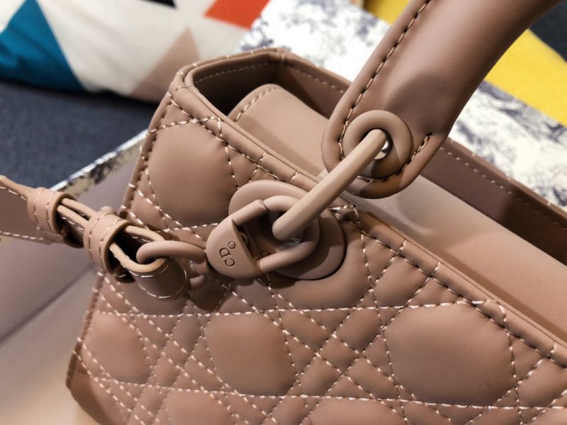 20201016_i1602792984_7856_6_jpg MEDIUM LADY 20 BAG IN CAMEL BROWN CALFSKIN