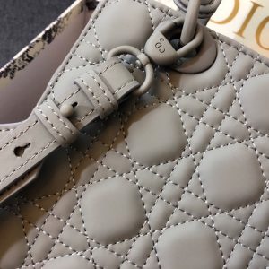 20201016_i1602793034_1394_5_jpg MEDIUM LADY 20 BAG IN GREY CALFSKIN