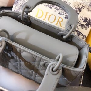 20201016_i1602793034_2651_7_jpg MEDIUM LADY 20 BAG IN GREY CALFSKIN