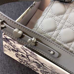 20201016_i1602793034_7823_6_jpg MEDIUM LADY 20 BAG IN GREY CALFSKIN