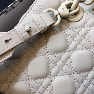 20201016_i1602793069_1856_6_jpg MEDIUM LADY 20 BAG IN WHITE CALFSKIN