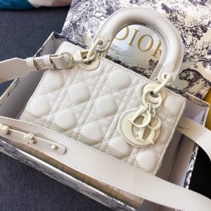 20201016_i1602793069_5834_1_jpg MEDIUM LADY 20 BAG IN WHITE CALFSKIN