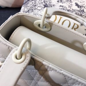 20201016_i1602793069_6966_7_jpg MEDIUM LADY 20 BAG IN WHITE CALFSKIN