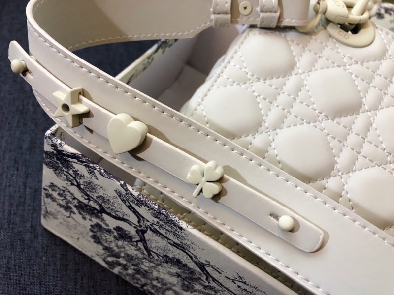 20201016_i1602793069_7057_5_jpg MEDIUM LADY 20 BAG IN WHITE CALFSKIN