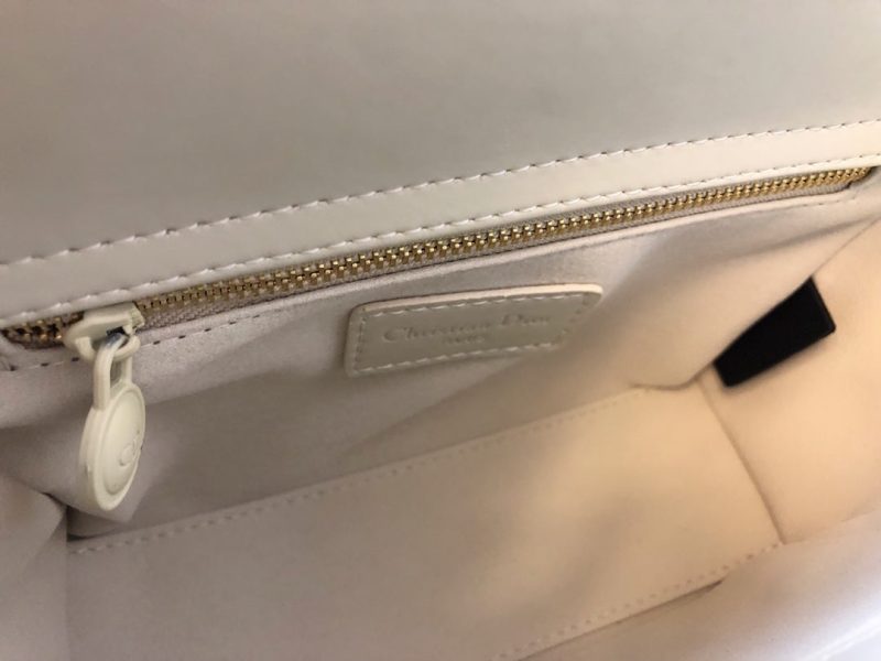 20201016_i1602793069_8903_8_jpg MEDIUM LADY 20 BAG IN WHITE CALFSKIN