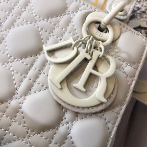 20201016_i1602793069_9292_4_jpg MEDIUM LADY 20 BAG IN WHITE CALFSKIN