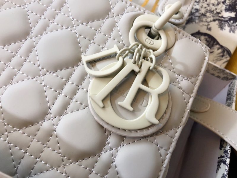 20201016_i1602793069_9292_4_jpg MEDIUM LADY 20 BAG IN WHITE CALFSKIN