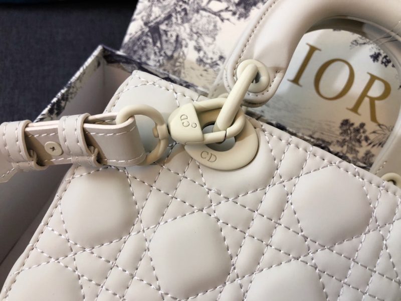 20201016_i1602793069_9436_3_jpg MEDIUM LADY 20 BAG IN WHITE CALFSKIN