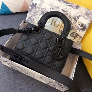 20201016_i1602793102_1360_0_jpg MEDIUM LADY 20 BAG IN BLACK CALFSKIN