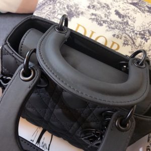 20201016_i1602793102_3405_6_jpg MEDIUM LADY 20 BAG IN BLACK CALFSKIN