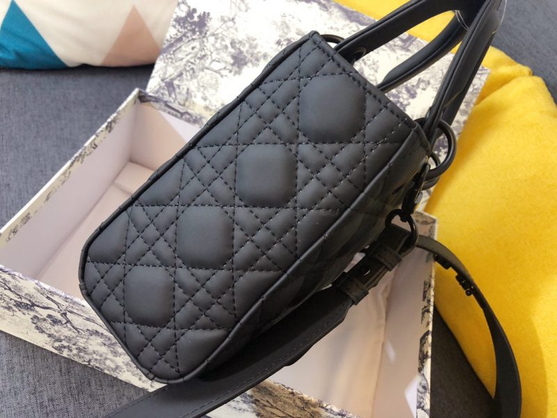 20201016_i1602793102_4209_7_jpg MEDIUM LADY 20 BAG IN BLACK CALFSKIN