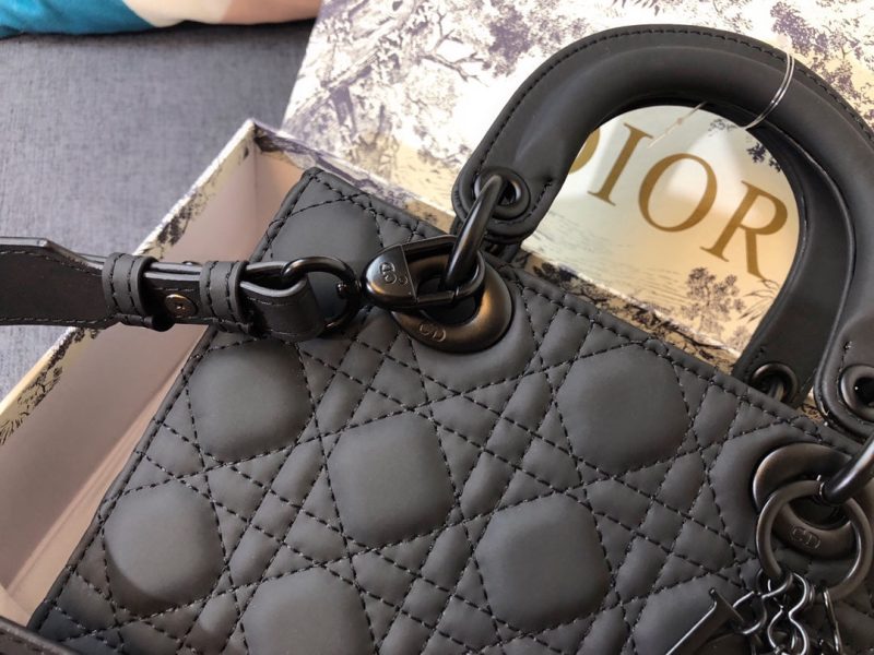 20201016_i1602793102_7765_3_jpg MEDIUM LADY 20 BAG IN BLACK CALFSKIN