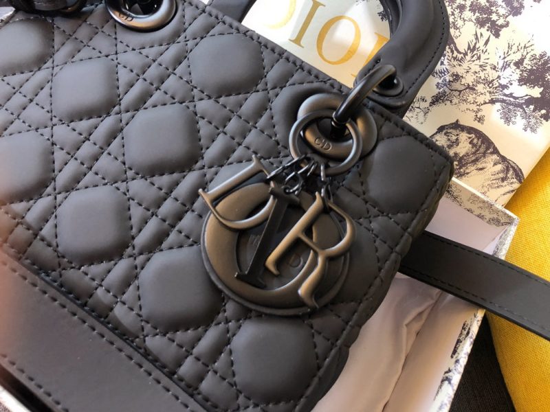 20201016_i1602793102_7857_5_jpg MEDIUM LADY 20 BAG IN BLACK CALFSKIN