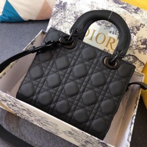 20201016_i1602793102_8057_2_jpg MEDIUM LADY 20 BAG IN BLACK CALFSKIN