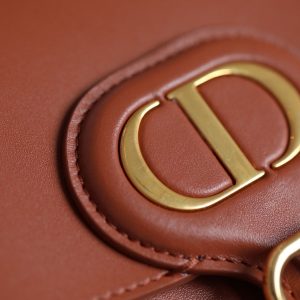 MEDIUM CD BOBBY 22CM DARK TAN CALFSKIN GOLD HARDWARE