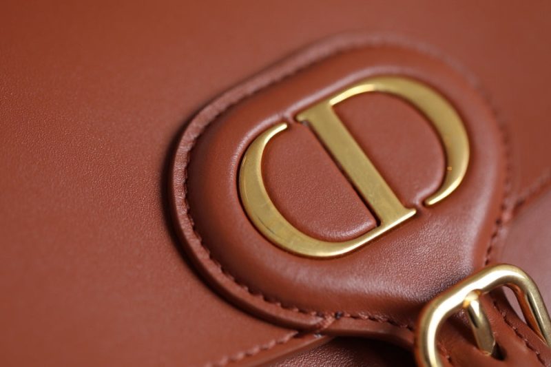 MEDIUM CD BOBBY 22CM DARK TAN CALFSKIN GOLD HARDWARE