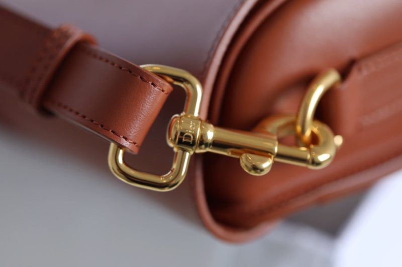 MEDIUM CD BOBBY 22CM DARK TAN CALFSKIN GOLD HARDWARE