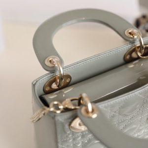 20201116_i1605465111_102_7 LADY 17 IN GRAY WITH CANNAGE PATTERN