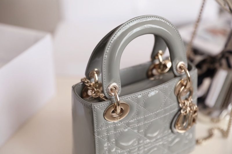 20201116_i1605465111_7823_2 LADY 17 IN GRAY WITH CANNAGE PATTERN