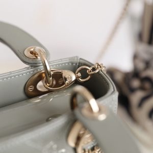 20201116_i1605465111_8690_8 LADY 17 IN GRAY WITH CANNAGE PATTERN