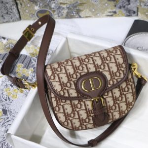 MEDIUM CD BOBBY 22CM CHOCOLATE OBLIQUE CANVAS GOLD HARDWARE