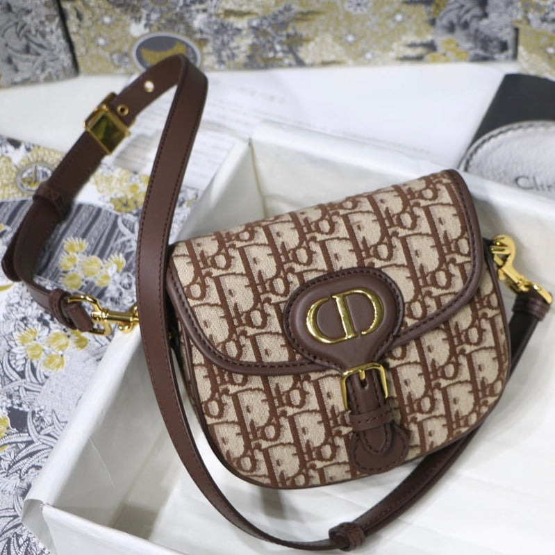 MEDIUM CD BOBBY 22CM CHOCOLATE OBLIQUE CANVAS GOLD HARDWARE