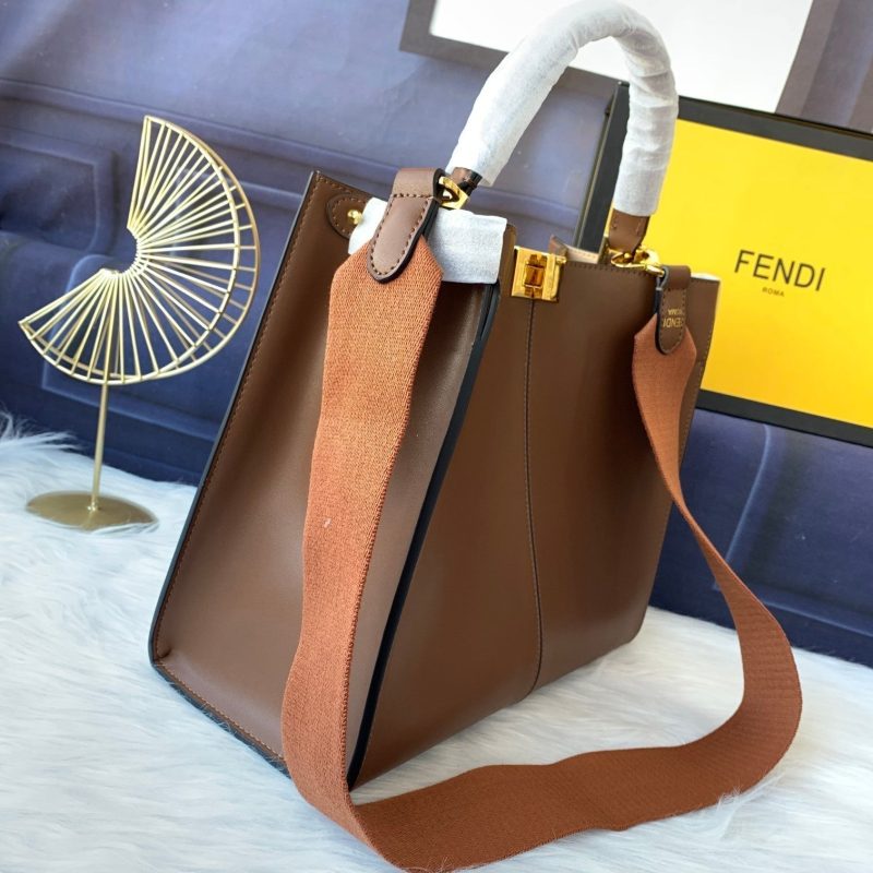 20201205_a1607144778166_3767_jpg_8dbb8e33-1ac4-4748-8a44-cde5ce3cdedc Peekaboo X-lite medium 30cm Bag tan lambskin gold hardware