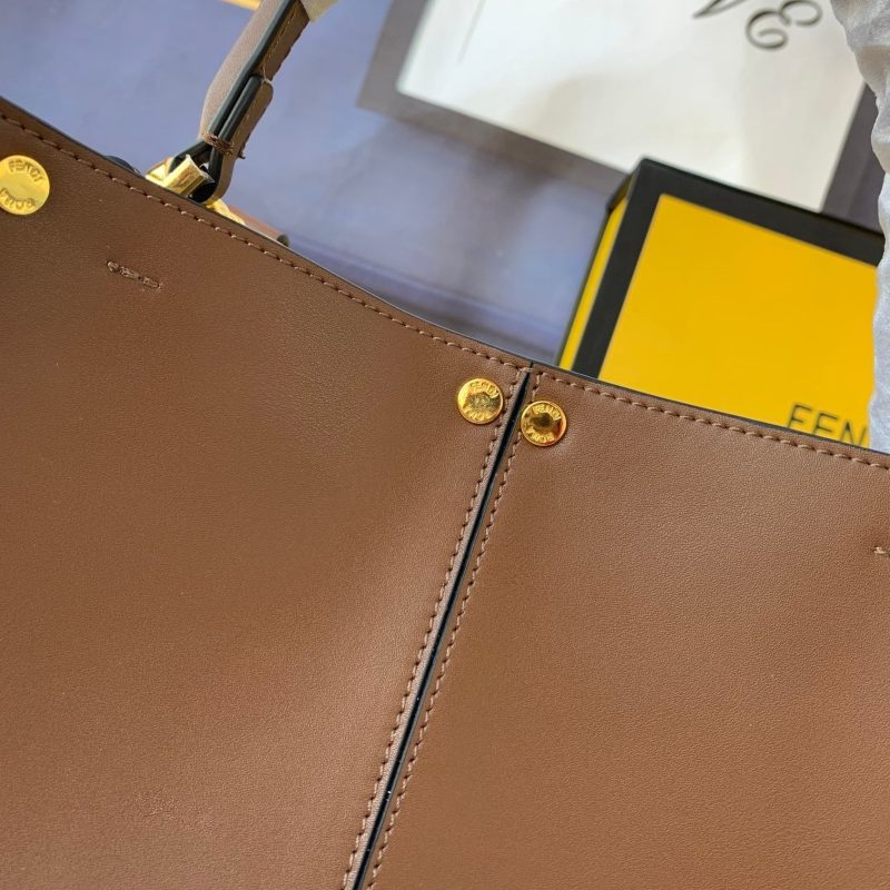 20201205_a1607144779765_2604_jpg_6b8b33e1-0e61-44a0-9e82-478045253982 Peekaboo X-lite medium 30cm Bag tan lambskin gold hardware