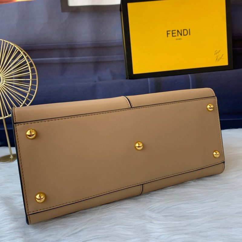 20201205_a1607145196874_2851_jpg_53b8adf2-46bc-4962-8538-0e401ed88420 Peekaboo X-lite medium 30cm Bag light brown lambskin gold hardware