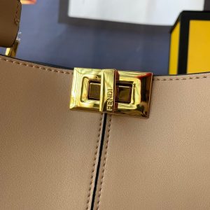 20201205_a1607145197641_7837_jpg_0358f521-17ea-42a8-867d-6bdf0001d34e Peekaboo X-lite medium 30cm Bag light brown lambskin gold hardware