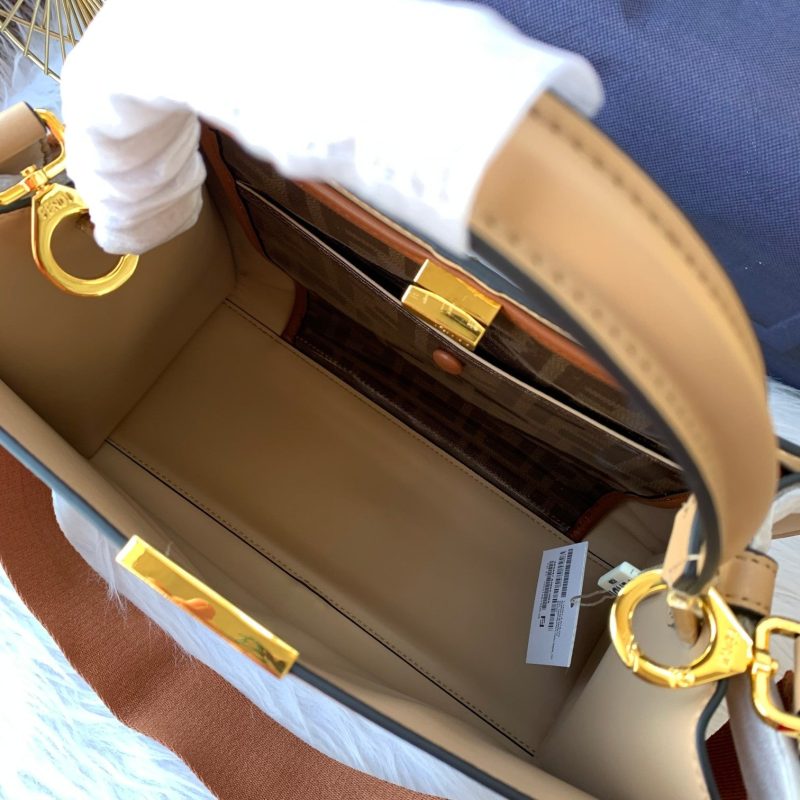 20201205_a1607145199353_7823_jpg_52dcd073-1c5f-4930-bcdb-9e42ff2fea4d Peekaboo X-lite medium 30cm Bag light brown lambskin gold hardware