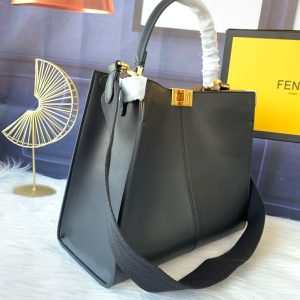 20201205_a1607145288137_4181_jpg_684e2d45-f0c7-4e7f-8487-41c2d8d143a7 Peekaboo X-lite medium 30cm Bag black lambskin gold hardware