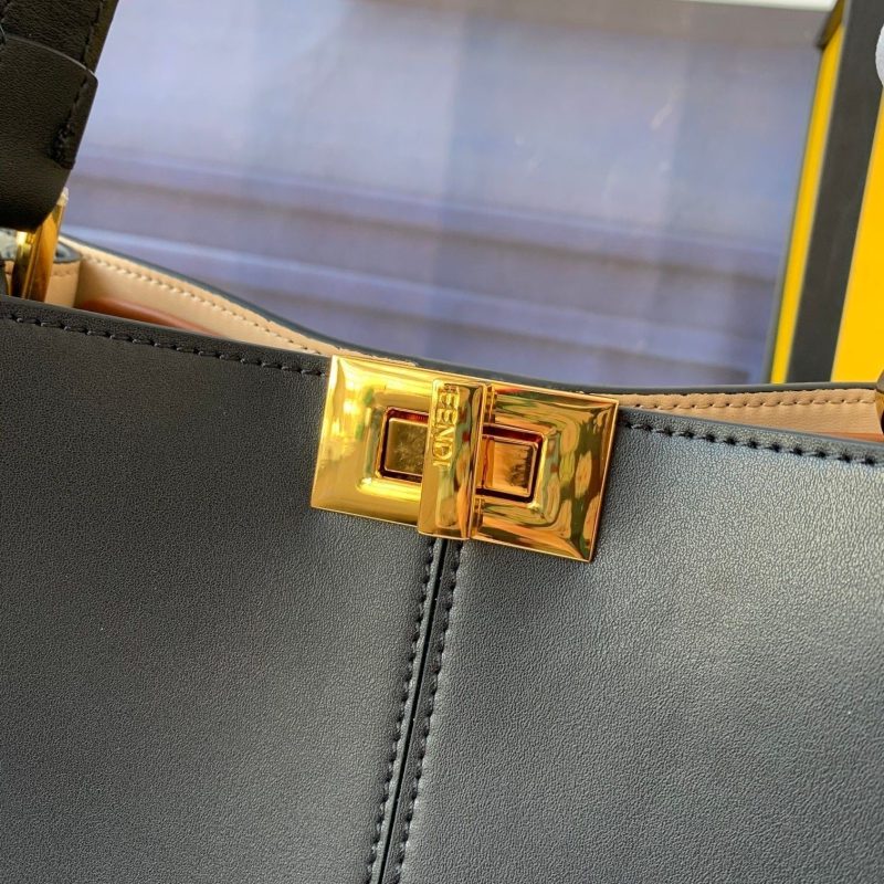 20201205_a1607145288671_5516_jpg_dd212b5d-d36d-43bc-957e-011ed13c4fab Peekaboo X-lite medium 30cm Bag black lambskin gold hardware