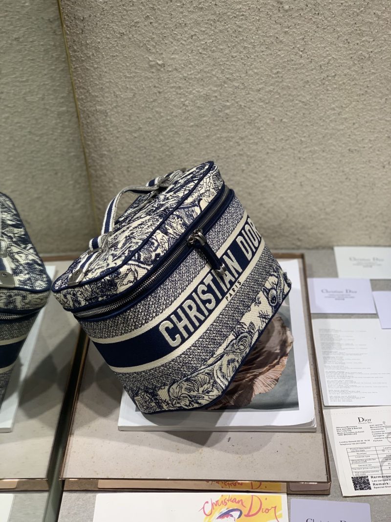 20201214_i1607929012_4434_1_jpg_242edb68-41d0-4084-a0b1-bf0eb473bad2 SMALL 25 VANITY CASE IN BLACK MONOGRAM OBLIQUE JACQUARD