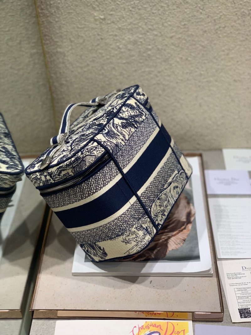 20201214_i1607929012_8140_3_jpg_e1928dc2-7308-4288-85ad-6ad690159d3a SMALL 25 VANITY CASE IN BLACK MONOGRAM OBLIQUE JACQUARD