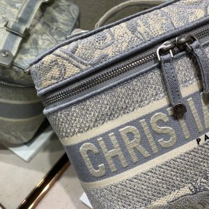 20201214_i1607929134_420_7_jpg SMALL 25 VANITY CASE IN PASTEL GRAY MONOGRAM OBLIQUE JACQUARD