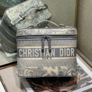 20201214_i1607929134_4935_0_jpg SMALL 25 VANITY CASE IN PASTEL GRAY MONOGRAM OBLIQUE JACQUARD