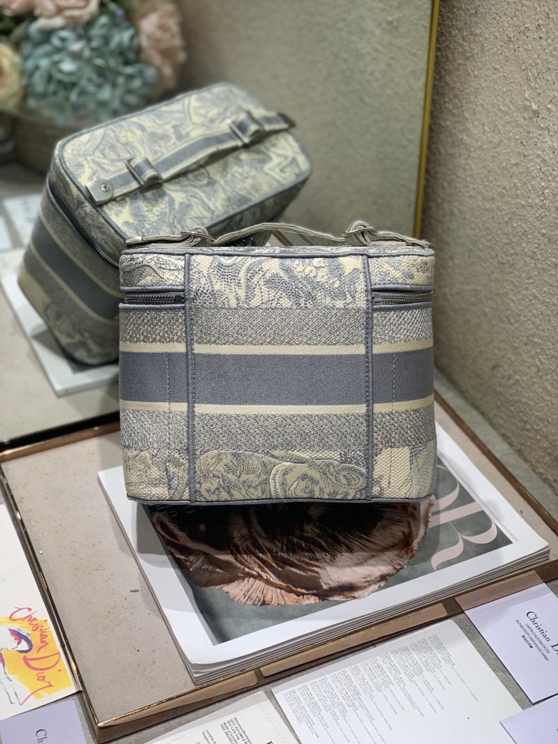 20201214_i1607929134_6786_3_jpg SMALL 25 VANITY CASE IN PASTEL GRAY MONOGRAM OBLIQUE JACQUARD