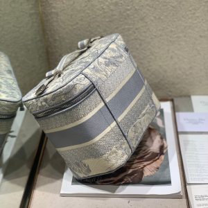 20201214_i1607929134_7439_4_jpg SMALL 25 VANITY CASE IN PASTEL GRAY MONOGRAM OBLIQUE JACQUARD