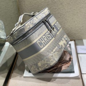 20201214_i1607929134_8174_1_jpg SMALL 25 VANITY CASE IN PASTEL GRAY MONOGRAM OBLIQUE JACQUARD