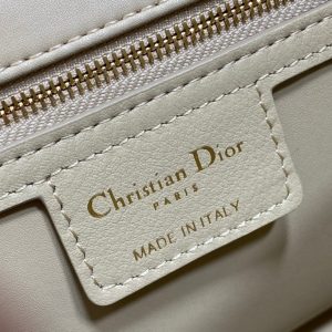 medium caro 25.5 light yellow calfskin