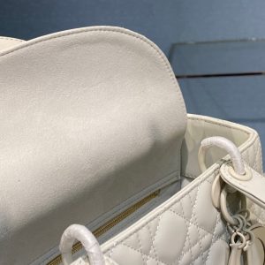 20210523_i1621747849_8831_7_jpg medium lady 24 matte white calfskin matte white hardware